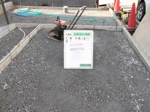 砕石転圧2