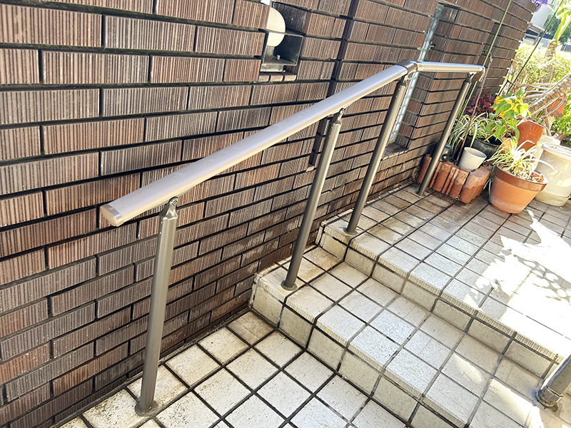 玄関の手すり設置|高石市施工例