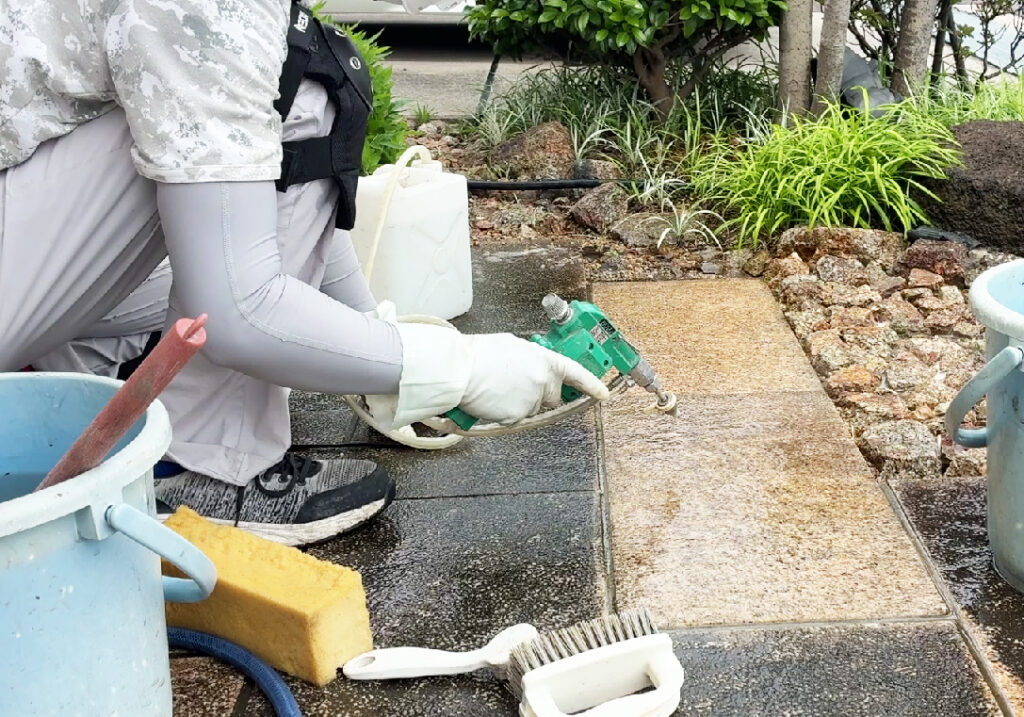 敷石の黒ずみ洗浄|桑和